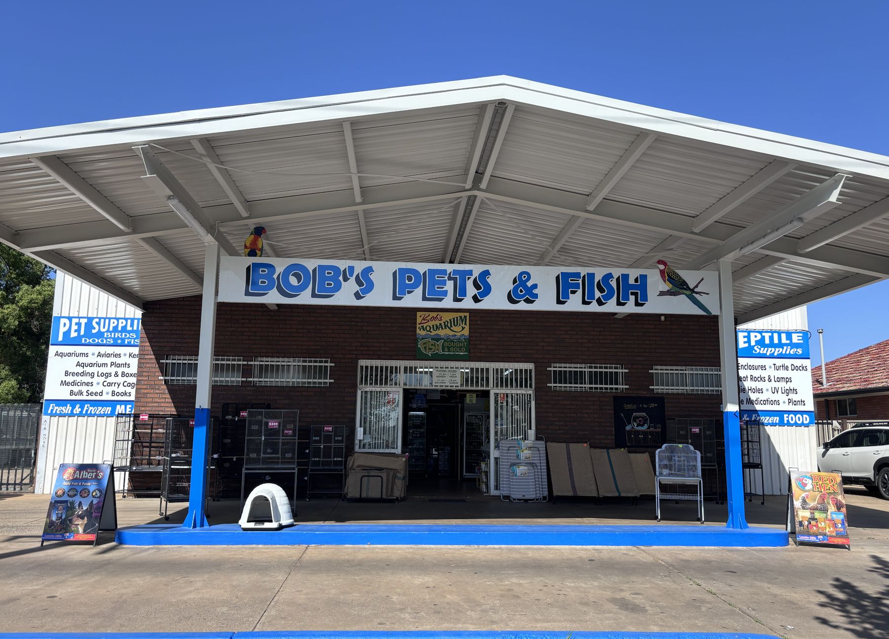 Bob's Pets and Fish shopfront on Darling Street, Dubbo